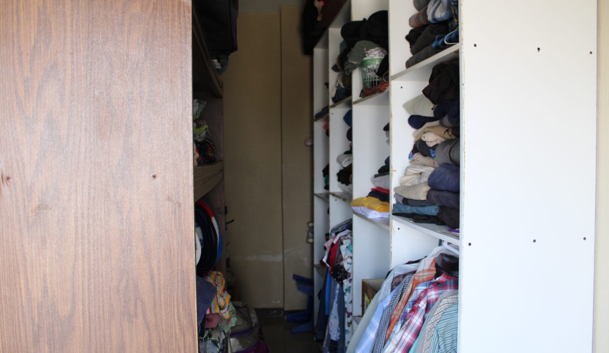 17.6walking closet