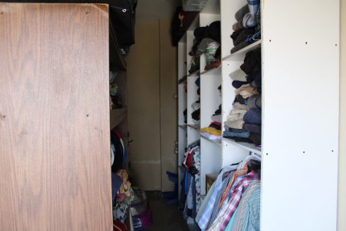 17.6walking closet